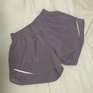 Lululemon Hotty Hot Low Rise Short 2.5”